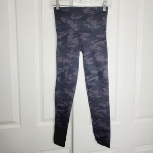 Spanx Look At Me Now Black Green Camo Print Cropped Compression Leggings Size M